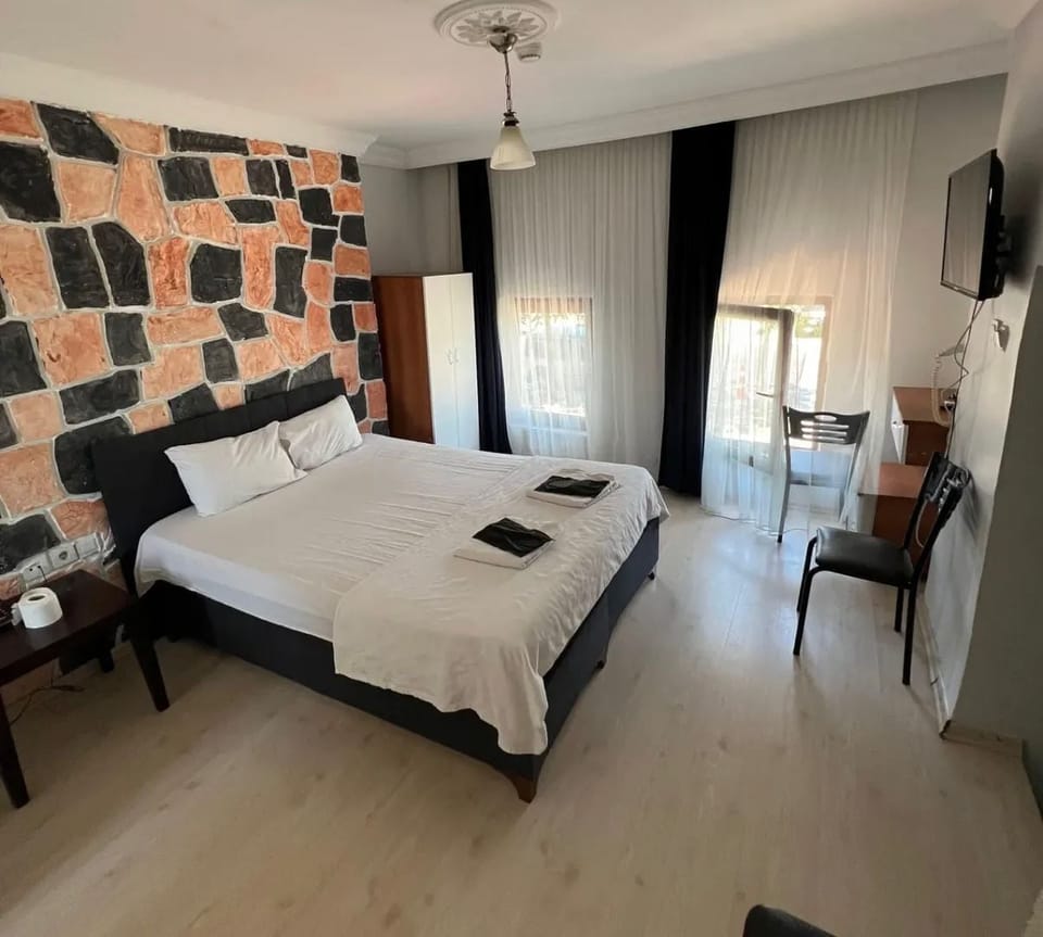 Double Room, Beach View | Desk, WiFi (free)