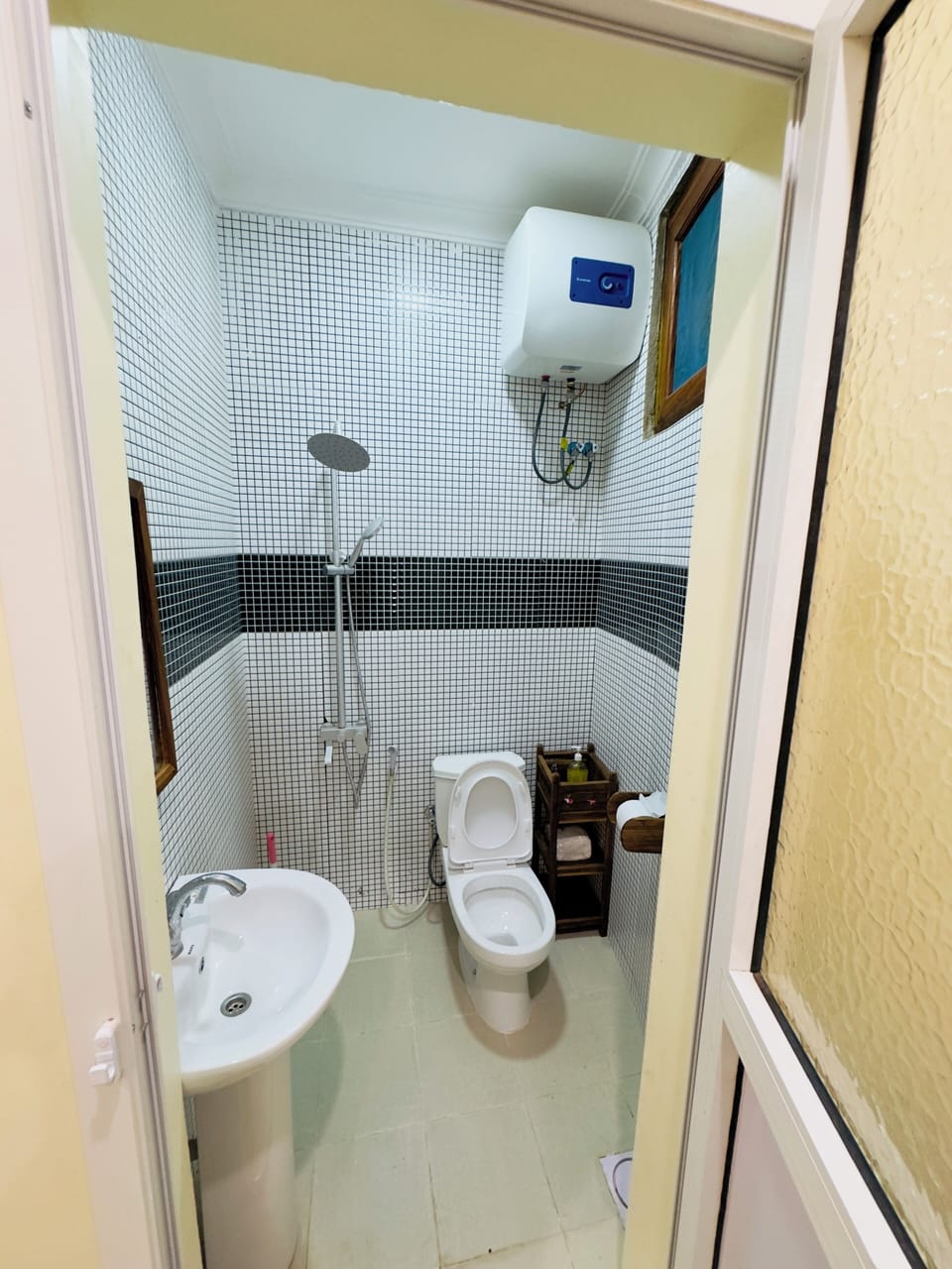 Slippers, bidet, towels, soap