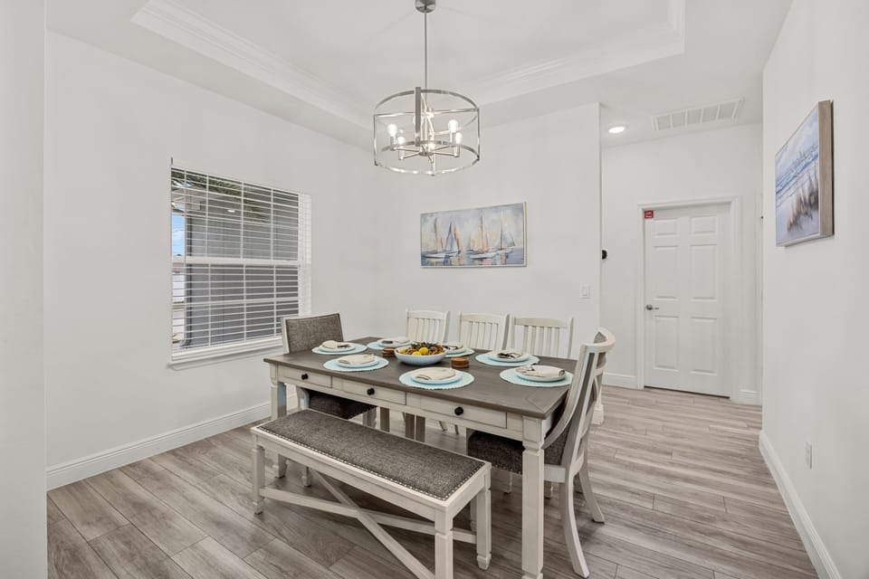 Designed for the meals that become memories: breakfast before the beach, dinner after the pool, and everything in between.