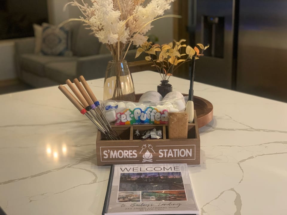 Complimentary s'mores kit available for you upon entrance!
