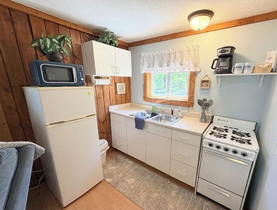 Cabin 3 Kitchen