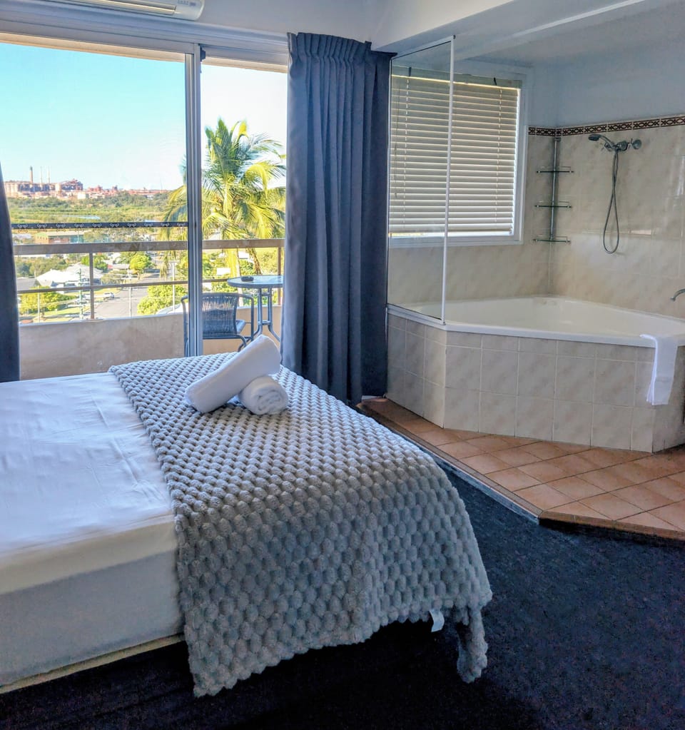 Signature Room | Premium bedding, WiFi (free), bed sheets