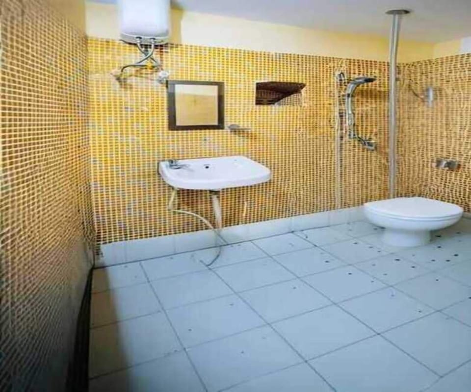 Shower, free toiletries, slippers, towels