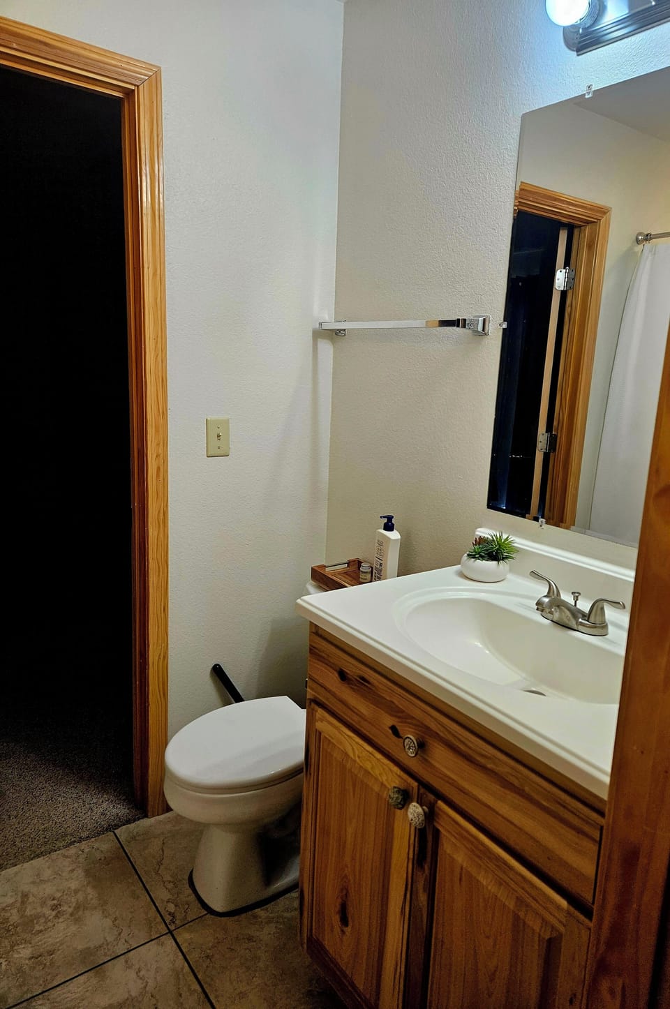 Jack and Jill Bathroom shower/tub combo