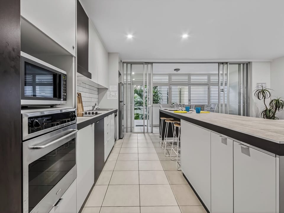 Apartment, 3 Bedrooms | Private kitchen