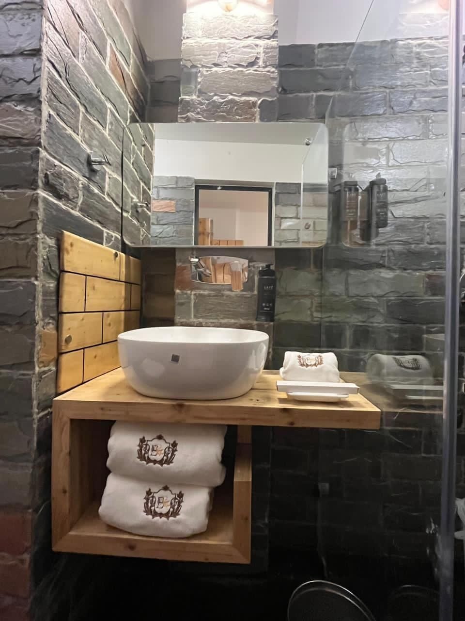 Deluxe Double Room, Balcony, City View | Bathroom sink