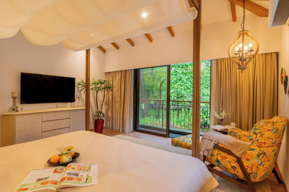 Luxury Villa, Balcony, City View | Desk, free WiFi