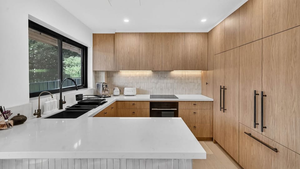 Full kitchen image 1