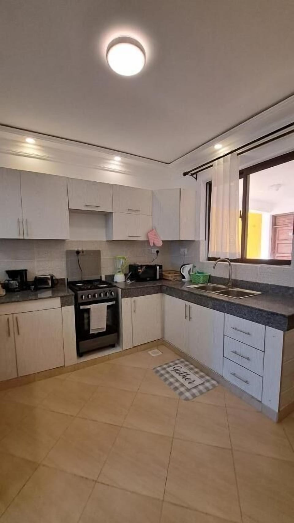Deluxe Apartment, Balcony | Private kitchen | Fridge, microwave, stovetop, cookware/dishes/utensils
