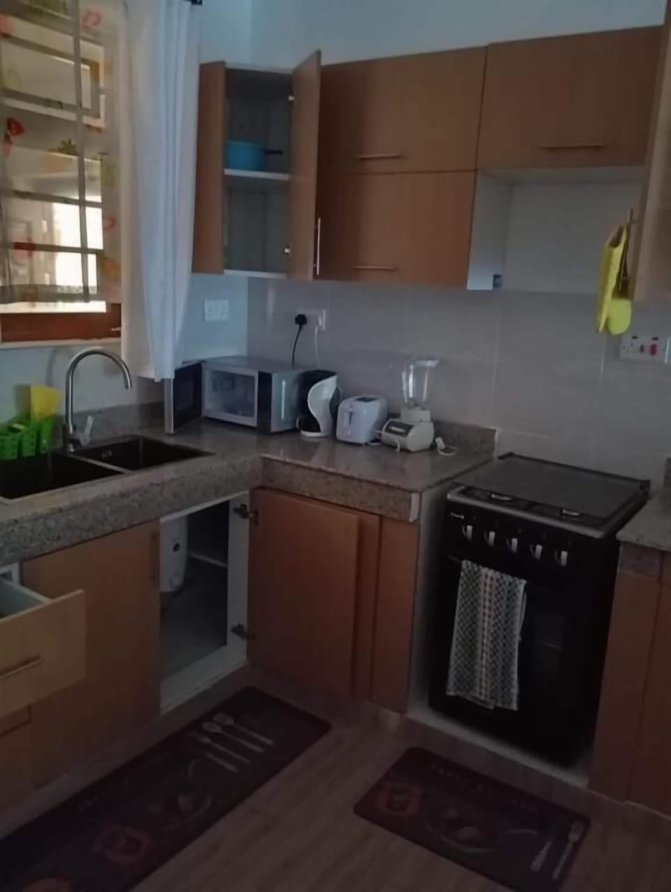 Fridge, microwave, stovetop, cookware/dishes/utensils