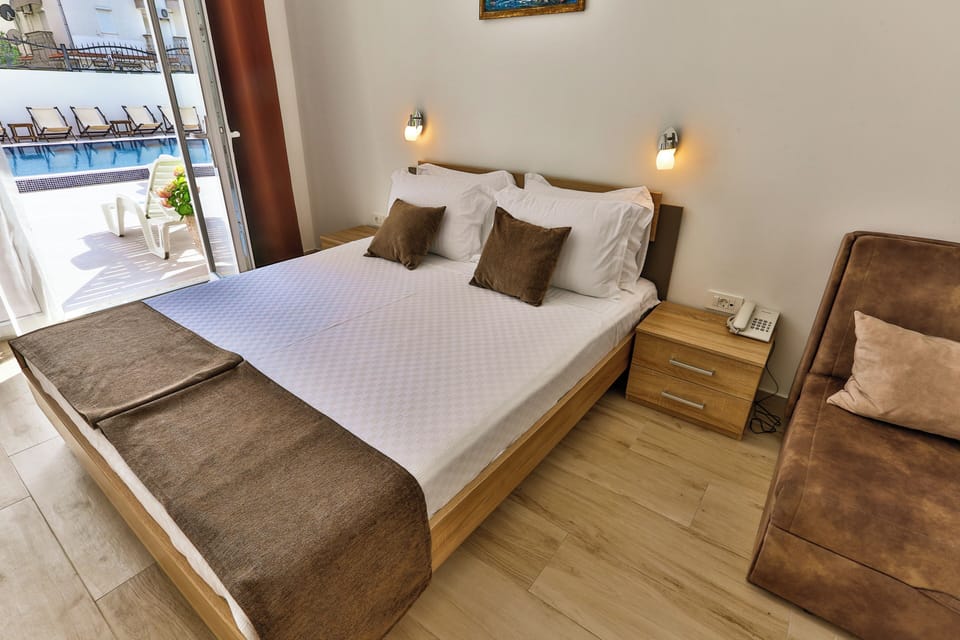 Deluxe Twin Room | Desk, laptop workspace, free WiFi