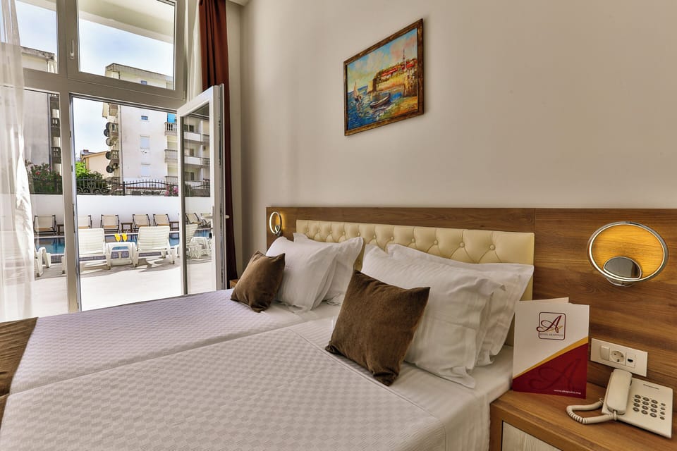 Deluxe Twin Room | Desk, laptop workspace, free WiFi