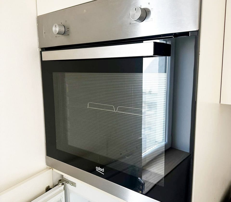 Basic Apartment | Private kitchen | Fridge, microwave, oven, stovetop