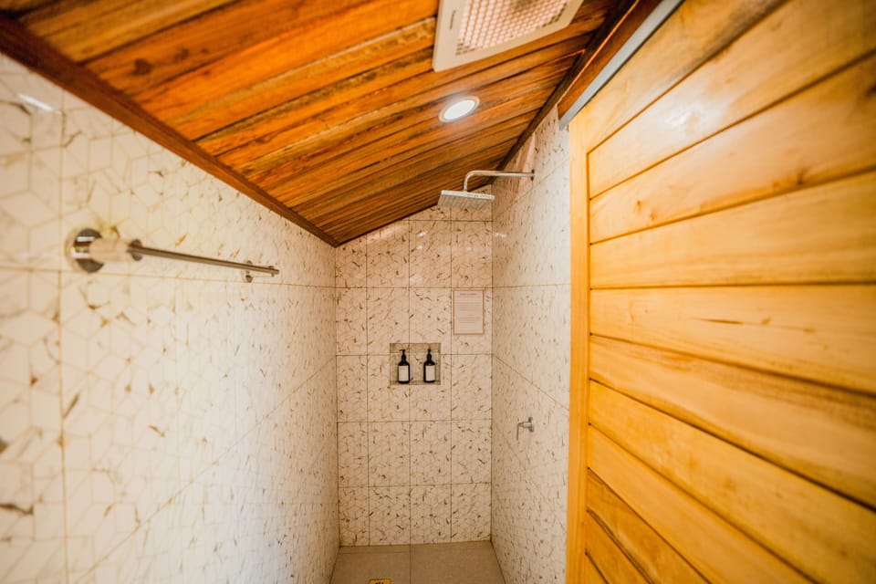 Standard Room, Garden View | Bathroom