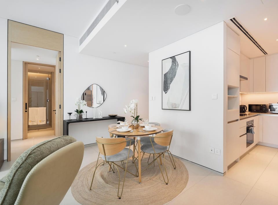 Luxury Apartment, Balcony, City View | In-room dining