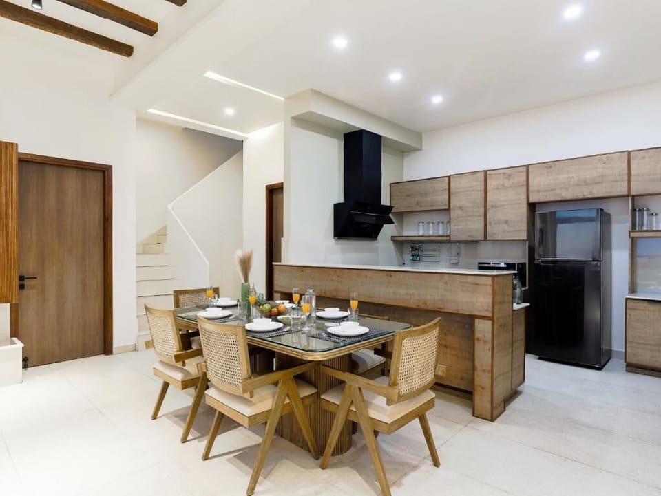 Luxury Villa, Mountain View | Dining