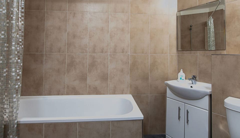Apartment | Shared bathroom