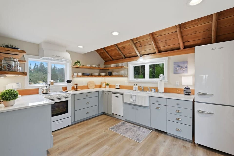 Plenty of space to cook together and make memories.