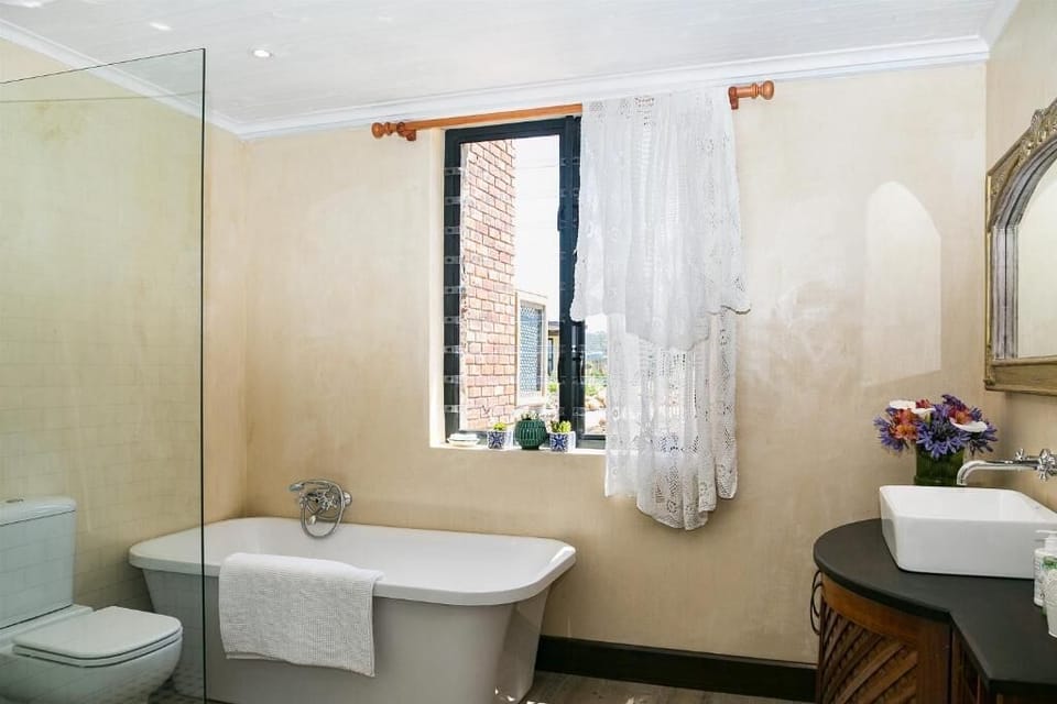 Deluxe Suite, Balcony, Sea View | Bathroom