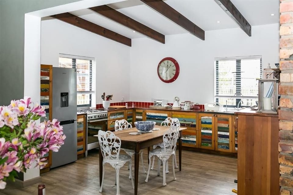 Deluxe Suite, Balcony, Mountain View | Private kitchen