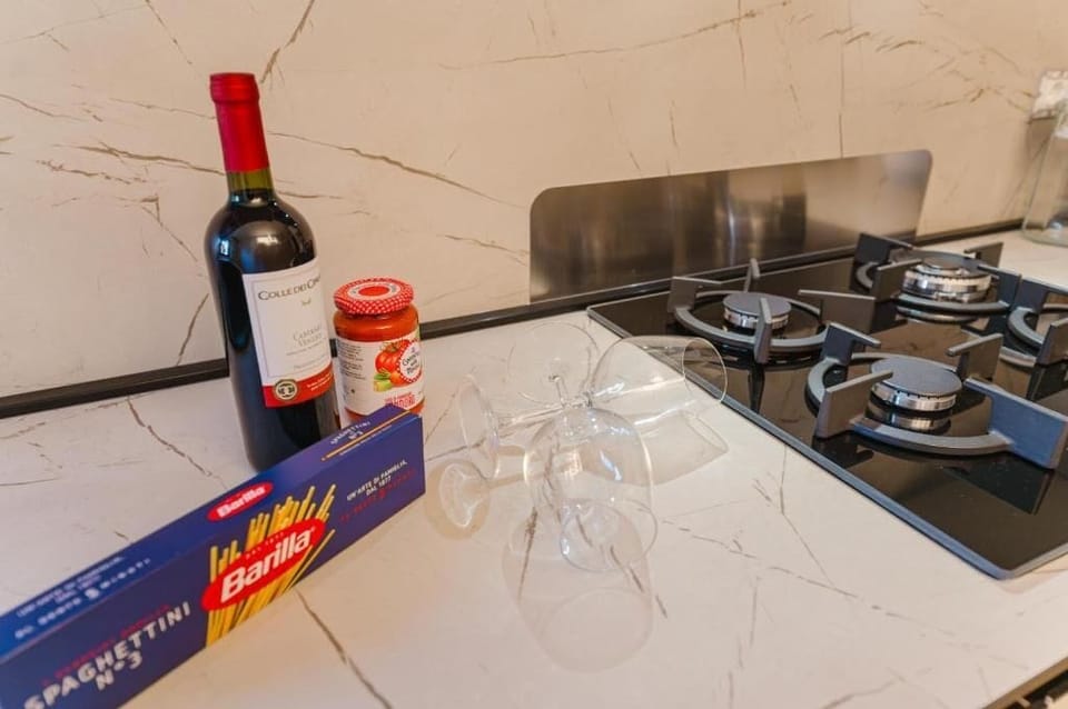 Deluxe Apartment, Courtyard View | Private kitchen