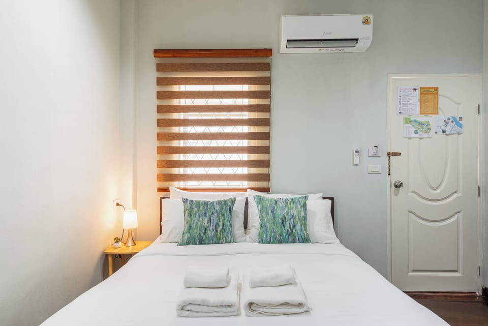 Superior Room, 1 Queen Bed, Non Smoking, City View | Individually decorated, individually furnished, blackout drapes