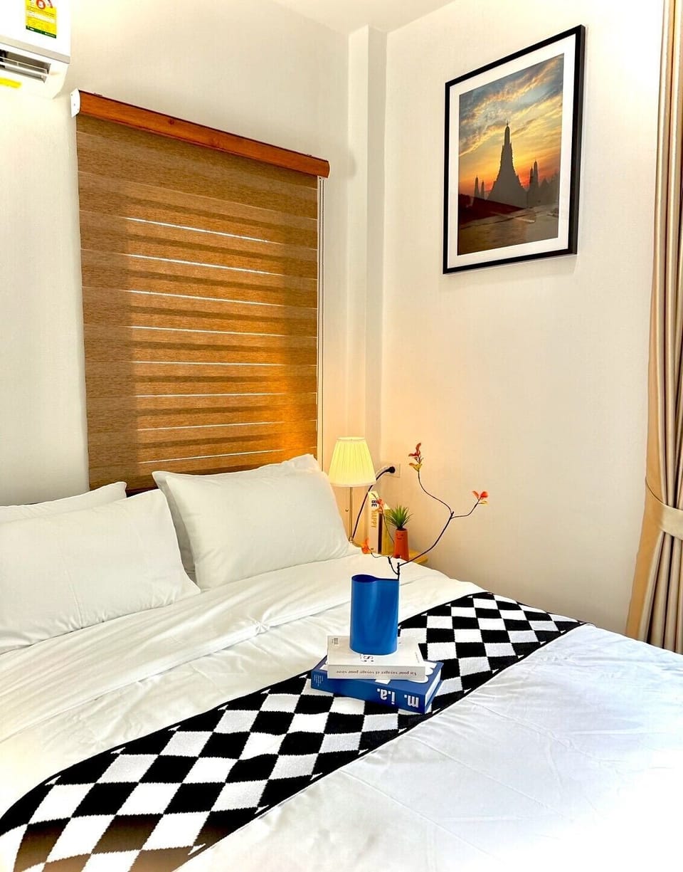 Superior Double Room, City View | Individually decorated, individually furnished, blackout drapes