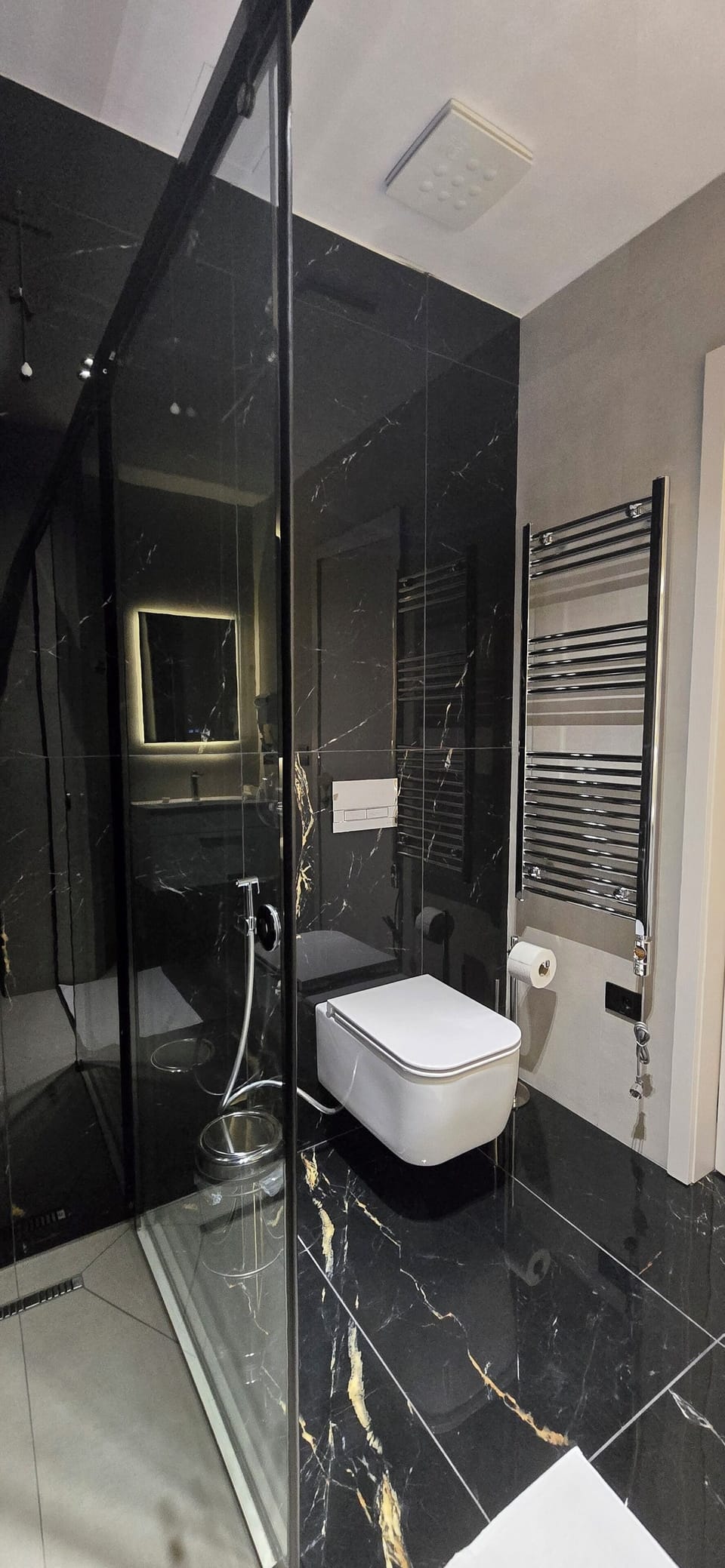 Deluxe Twin Room, City View | Bathroom | Shower, hair dryer, slippers, towels