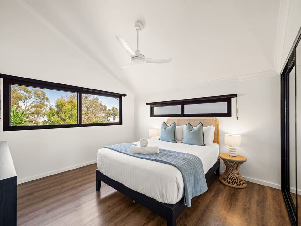 2nd Floor Bedroom 3 - 1 Queen - Ceiling Fan