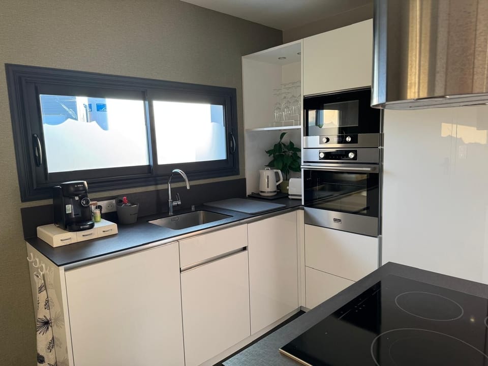 Deluxe Apartment, Mountain View | Private kitchen