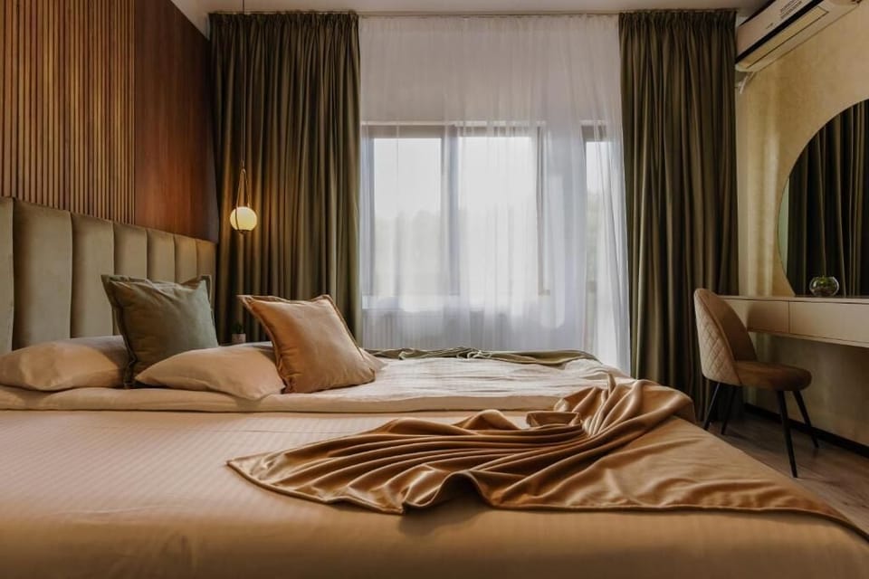 Superior Double or Twin Room, 1 Double Bed, Balcony, Garden View | Soundproofing, WiFi (free), bed sheets