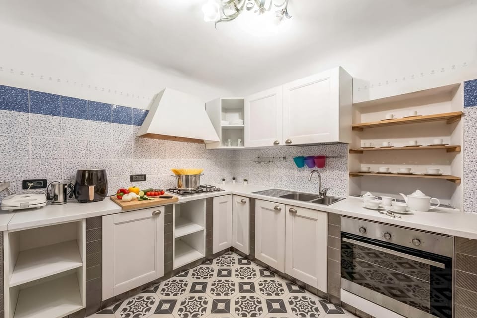 Standard Apartment, Multiple Bedrooms (Genova House Via Caffaro) | Private kitchen | Fridge, oven, stovetop, coffee/tea maker