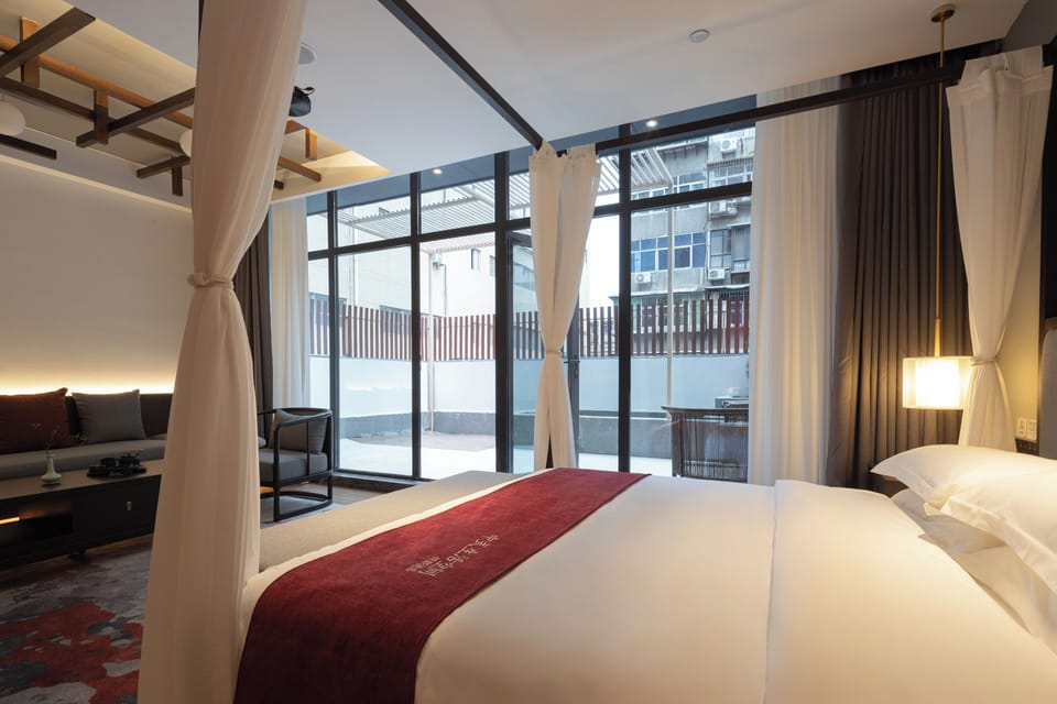 Signature Double Room, 1 Queen Bed, Private Bathroom, Courtyard View | Down comforters, WiFi (free), individually decorated