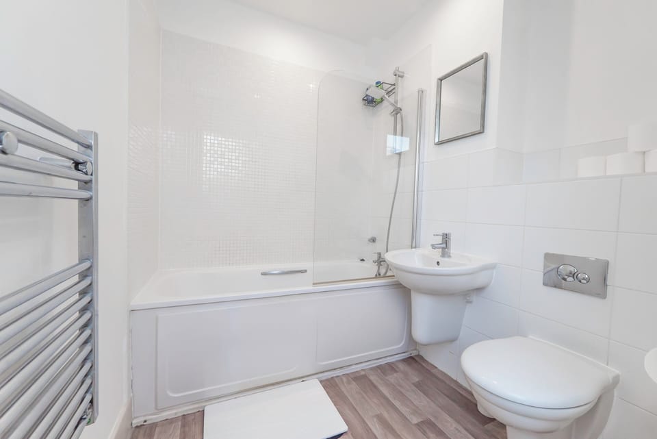 A bright and functional bathroom with all the essentials you need for a relaxing stay.