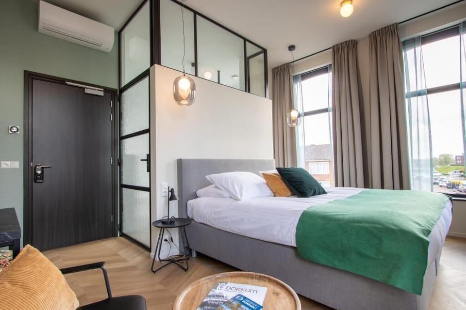Luxury Double Room, Canal View | Iron/ironing board, free WiFi