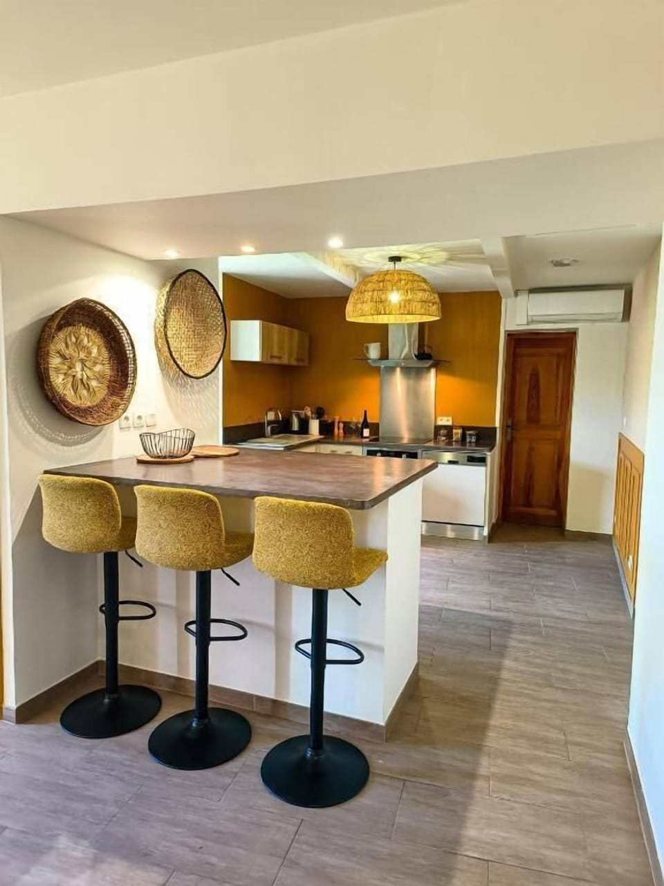 CINSAULT Family Suite with balcony/terrace and city view | Private kitchen