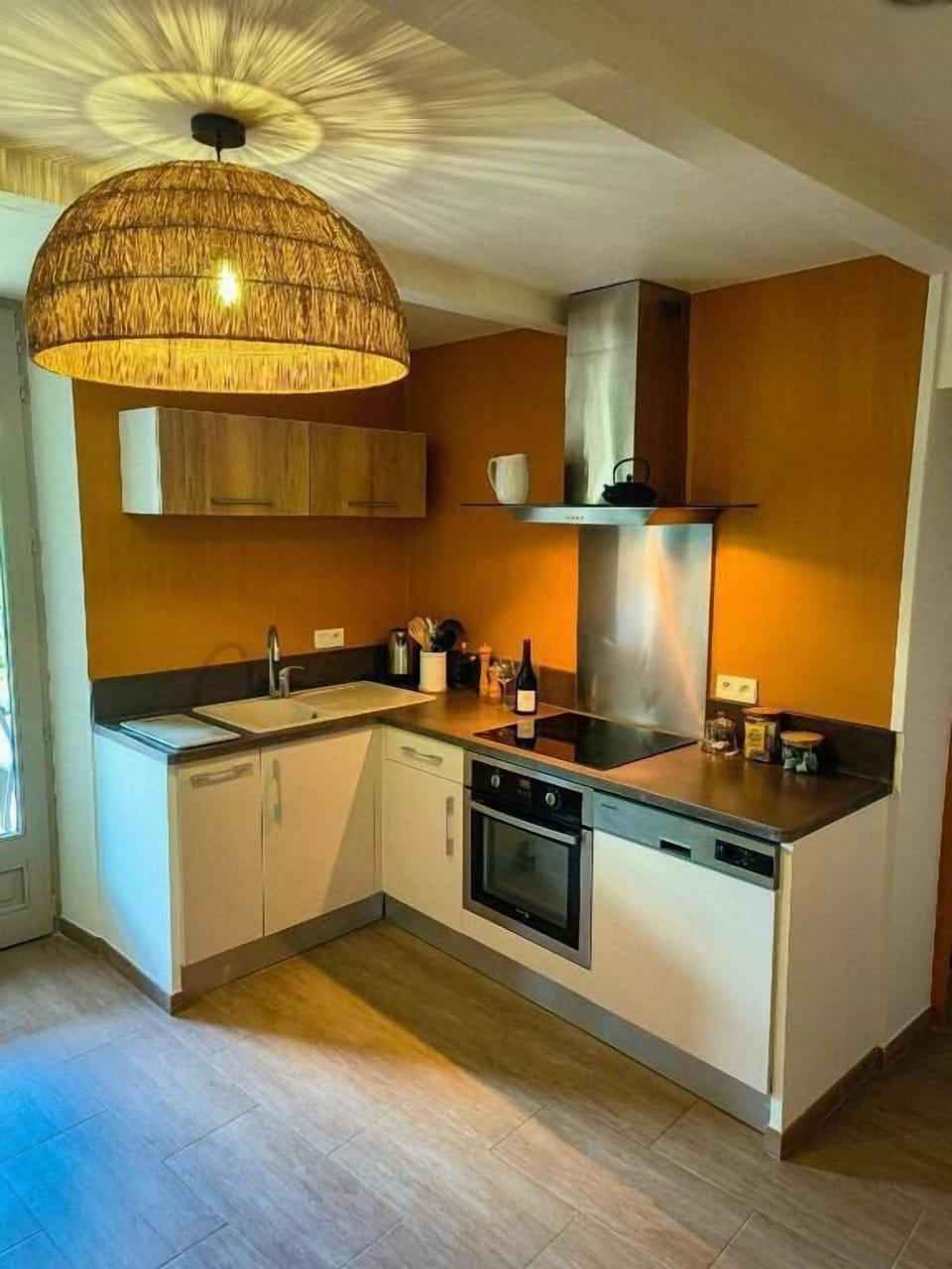 CINSAULT Family Suite with balcony/terrace and city view | Private kitchen