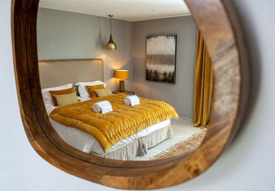 Deluxe Double Room, 1 King Bed, Garden View | In-room safe, blackout drapes, soundproofing, iron/ironing board