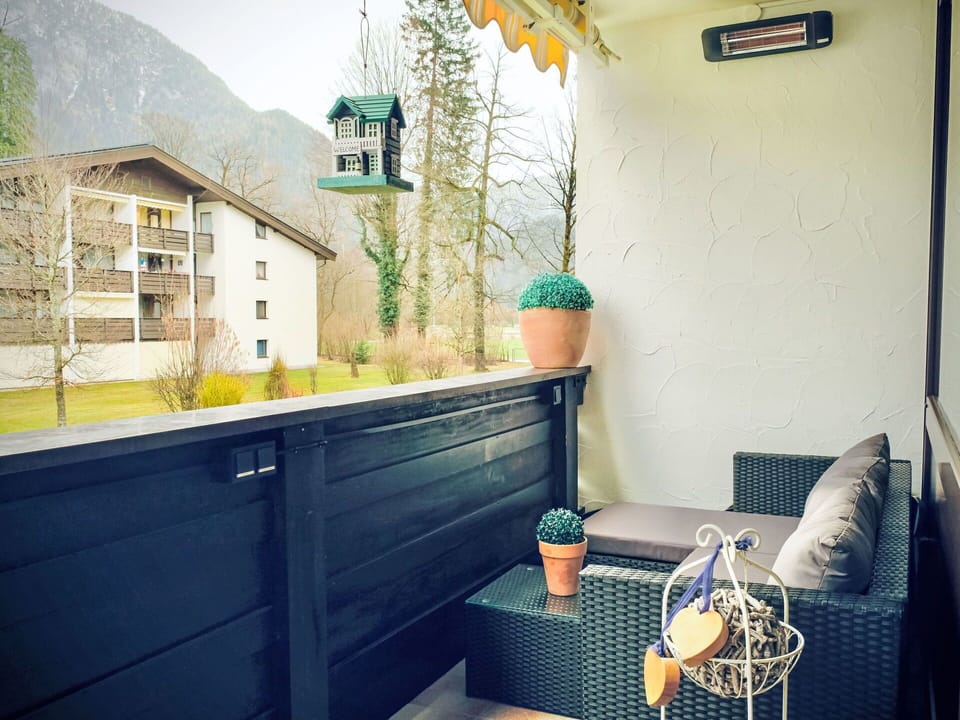 Furniture, Outdoor Furniture, Balcony, Chair, Hardwood, Wood Stain, Houseplant, Fence