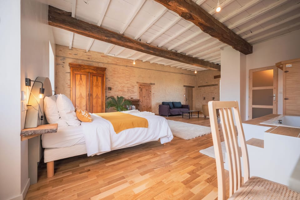 Deluxe Double Room | Hypo-allergenic bedding available, cribs (free), WiFi (free)