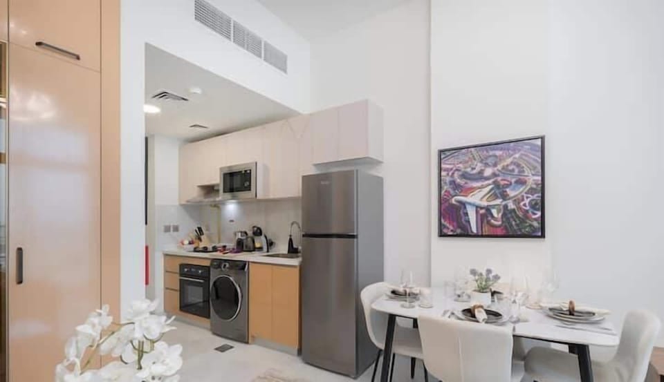 Luxury Studio, Balcony, City View | In-room dining