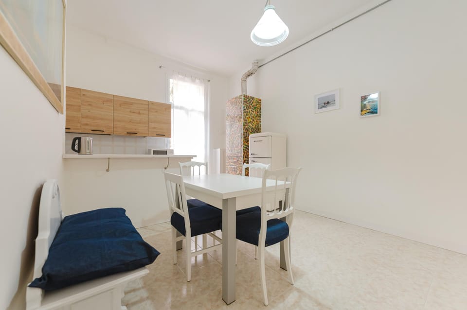 Apartment, Balcony, Courtyard View | Interior