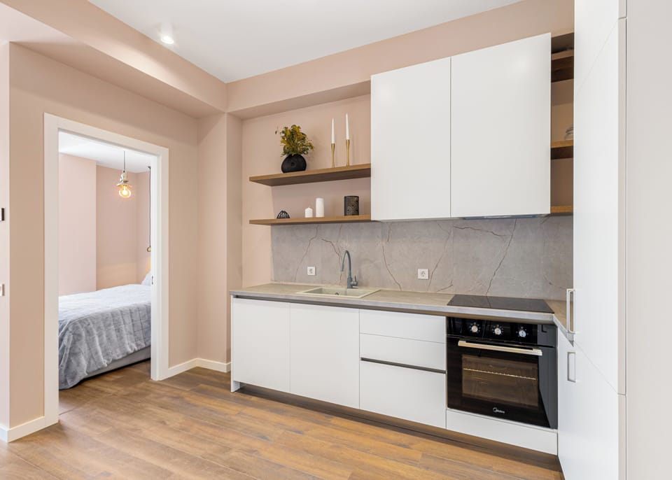 Apartment, City View | Private kitchen | Fridge, microwave, oven, stovetop