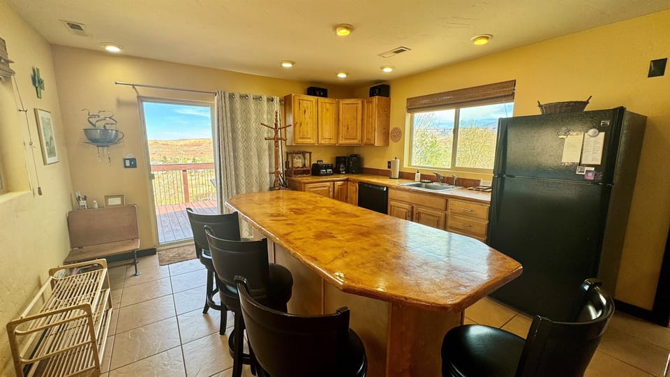 Fully Equipped Kitchen with Seating at the Island