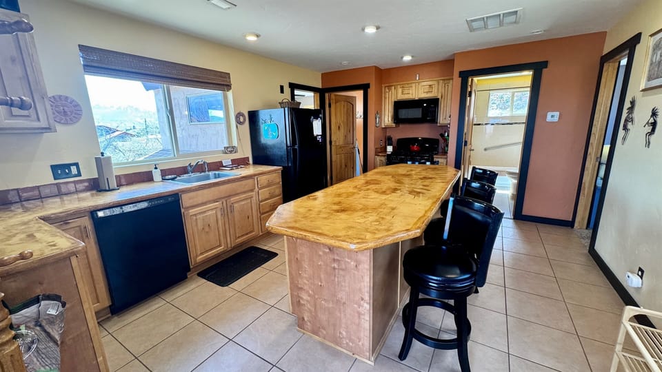 Fully Equipped Kitchen with Seating at the Island