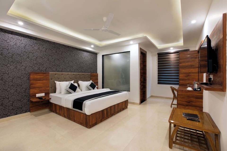 Deluxe Double Room | Free WiFi, bed sheets