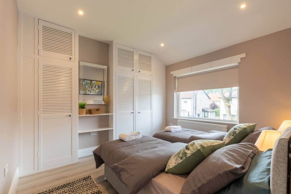 Buckingham House Modern Coastal 3BR Stay Apartment in Morecambe