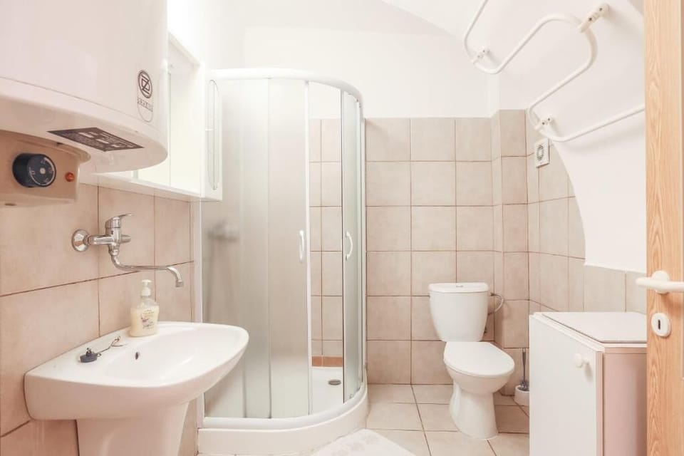 Towels, soap, shampoo, toilet paper