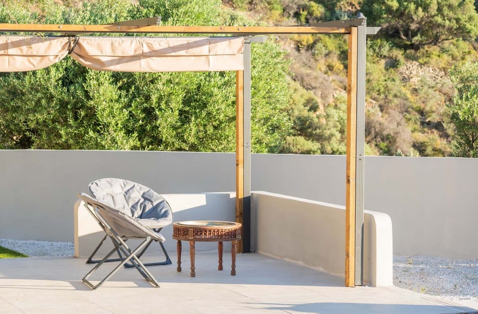 outdoor garden : private swimming pool ,sun lounge relaxation area ,open views from poolside , designed for all-day outdoor living, uninterrupted views 
