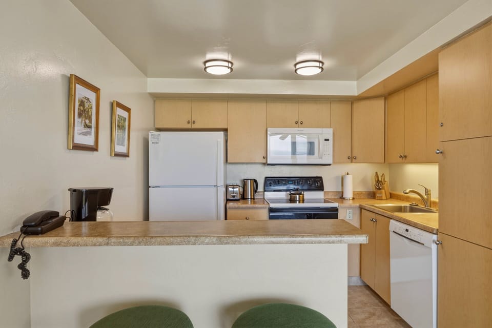 Condo, 1 Bedroom | Private kitchen | Coffee/tea maker, fridge, oven, toaster